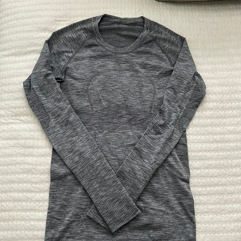 Iululemon swiftly tech long sleeve - Size 6